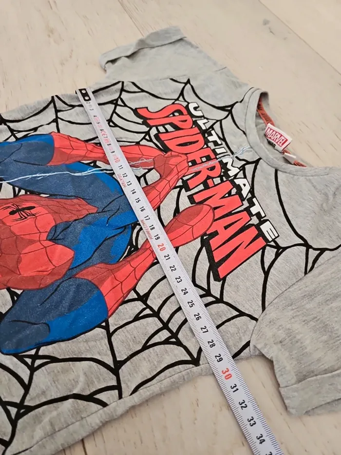 Tee-shirt Spidermam taille 4/5 ans - photo numéro 7