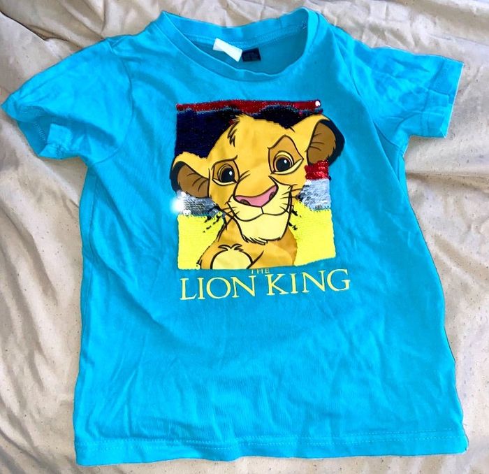 T-shirt bleu motif le roi lion avec sequin taille 4/6 ans