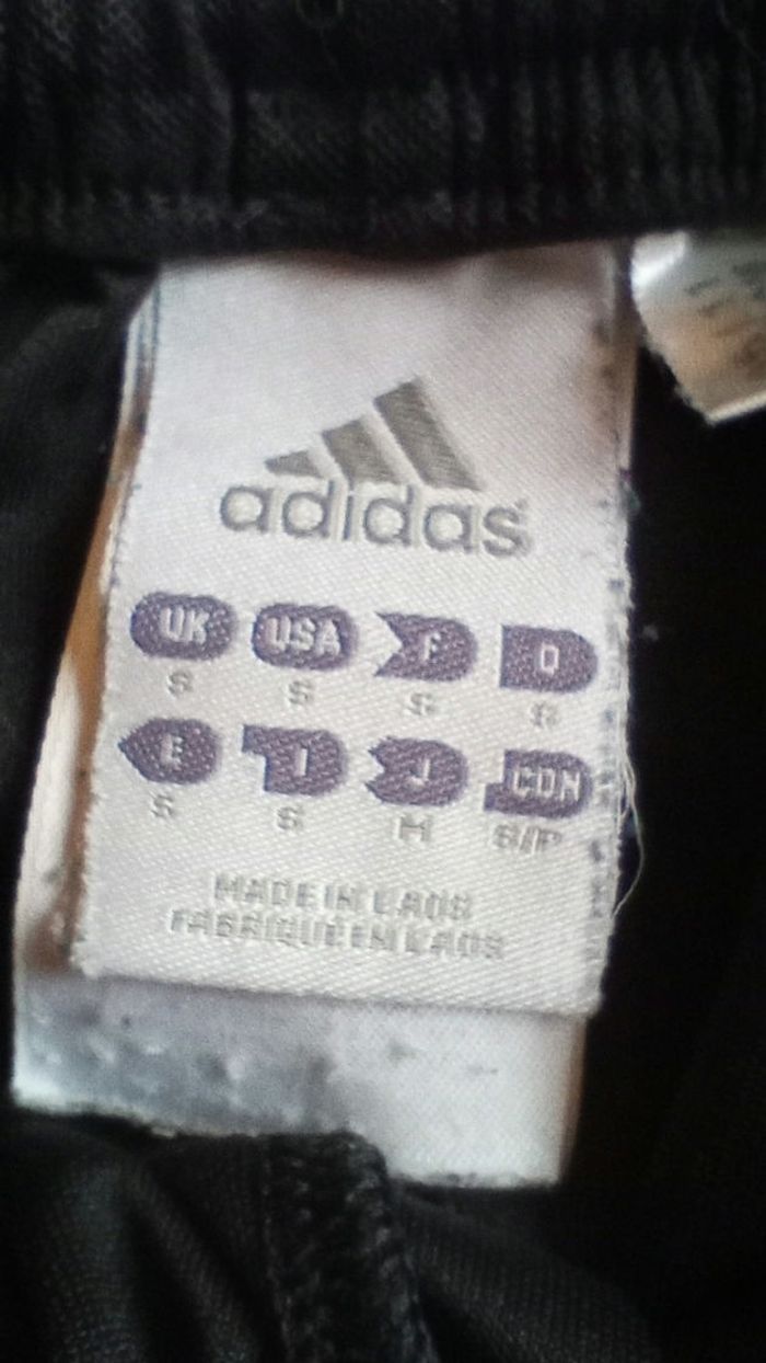 Short Adidas taille S - photo numéro 3