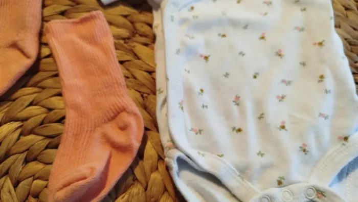 Body 1 mois et chaussettes - photo numéro 3