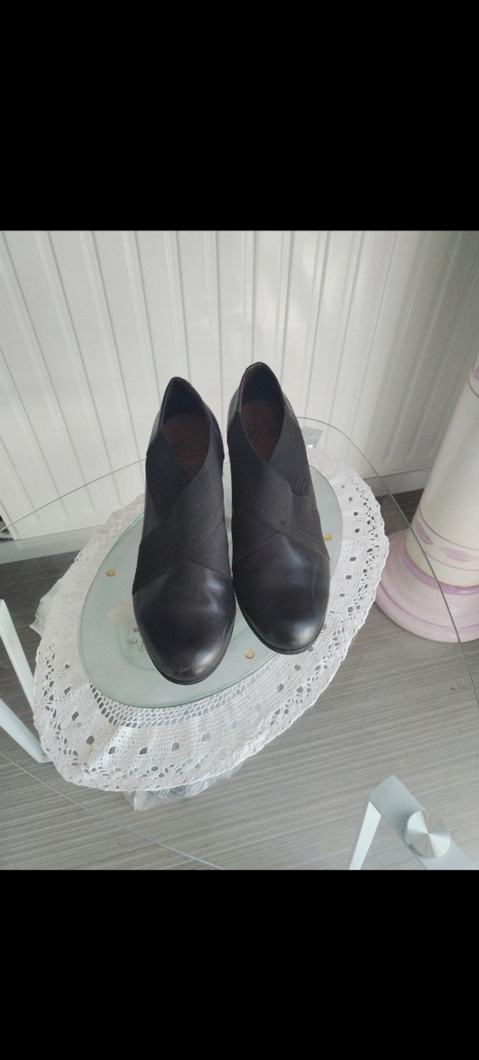 Chaussures a talons noir - photo numéro 2