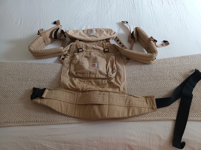Porte bébé ergonomique Ergobaby beige camel