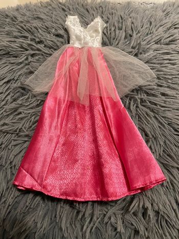 Robe pour poupée barbie