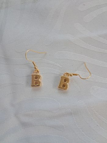 Boucle d'oreille lettre B