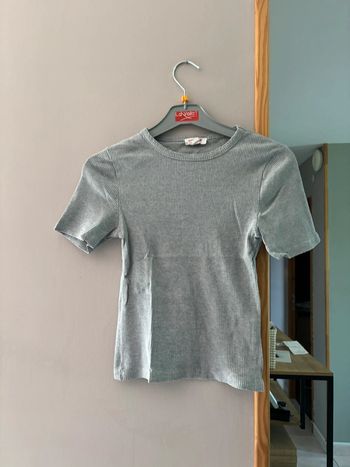 T shirt gris côtelé