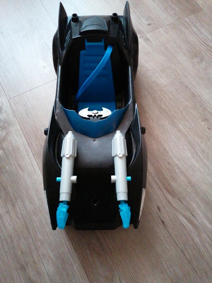 Voiture et figurines Batman - photo numéro 4