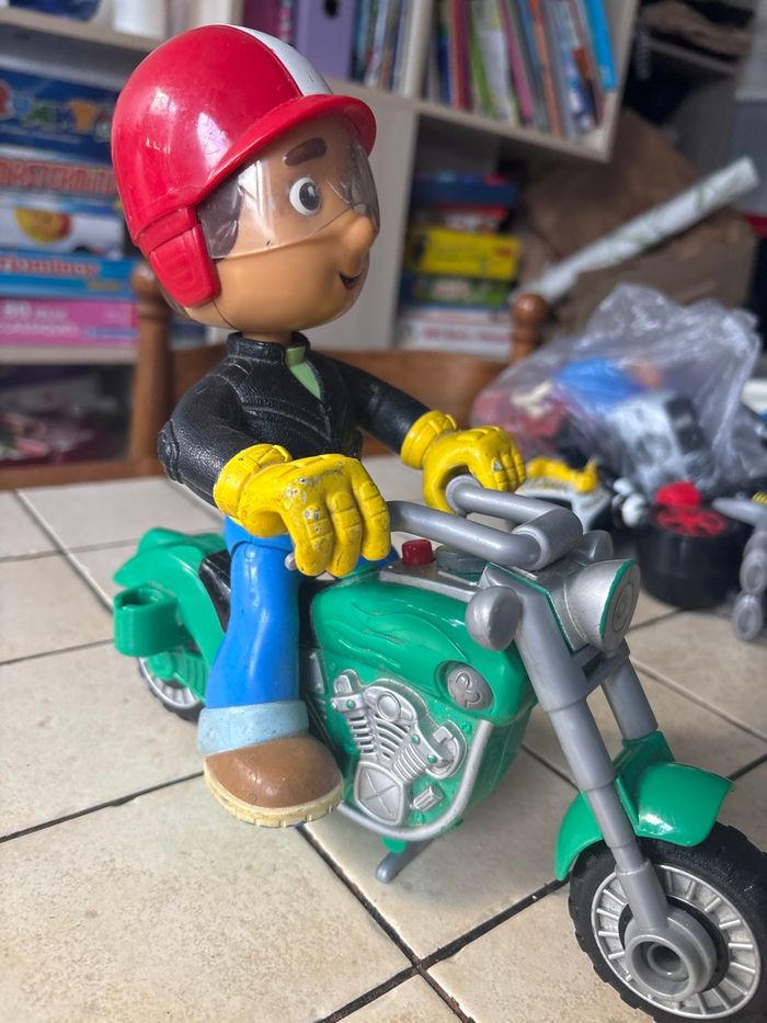 Many et sa moto - photo numéro 2