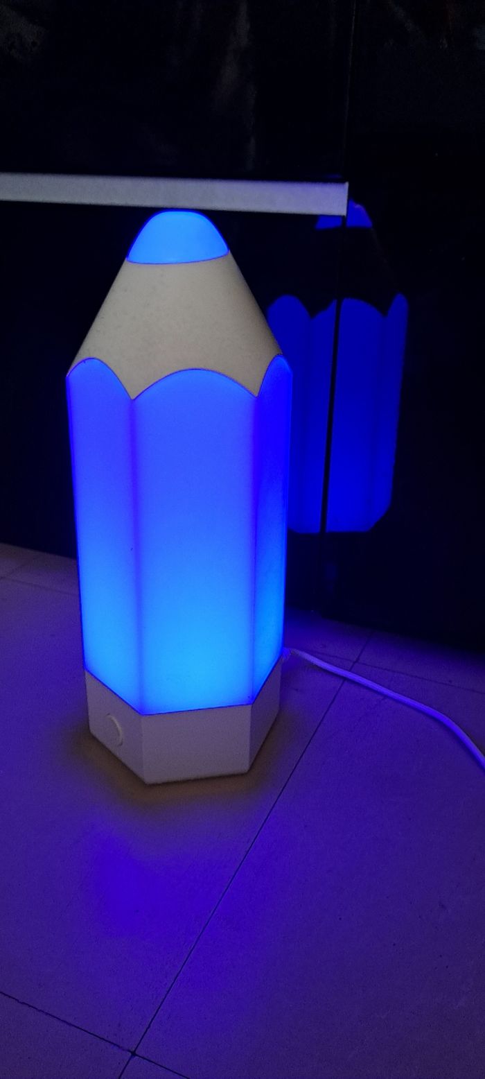 Lampe avec plusieurs teintes - photo numéro 5