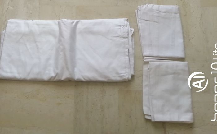 Ensemble drap plat coton, beige clair 257x210 cm, avec  2 taies d'oreiller 74x50 cm
Bon état
