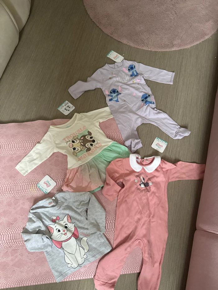 Lot Disney 6 mois neuf avec étiquette