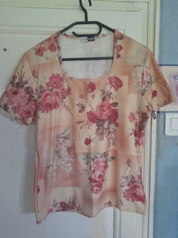 T-shirt abricot fleuri, marque Machin Chose, taille S (taille grand 42/44)