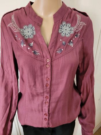 Blouse chemise lilas, avec broderie