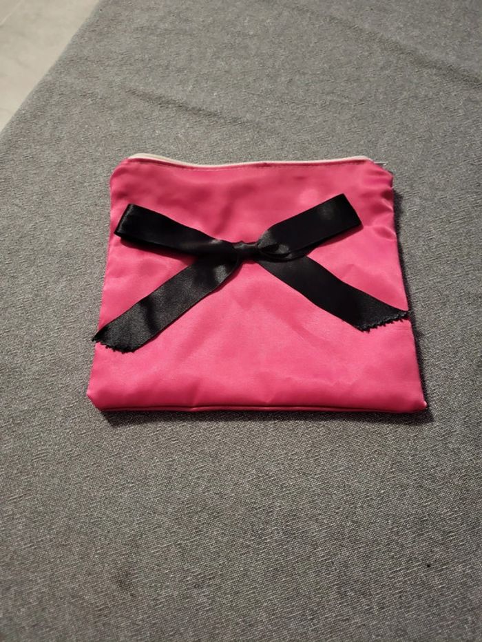 Pochette rose en "satin"