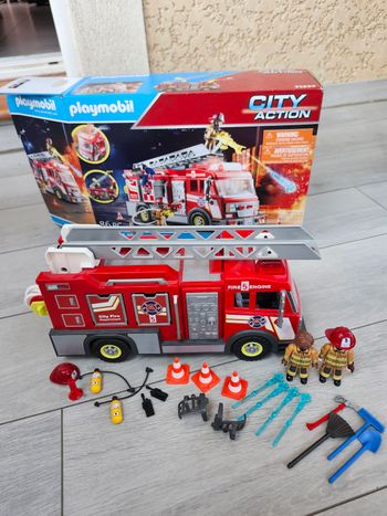 Camion de pompiers avec accessoires neuf Playmobil