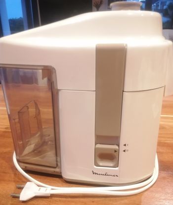 Centrifugeuse à fruits & légumes de marque Moulinex très bon état peu servi