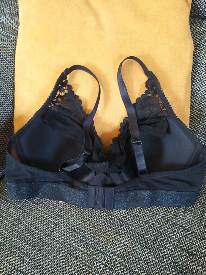 Soutien-gorge en 90D - photo numéro 2
