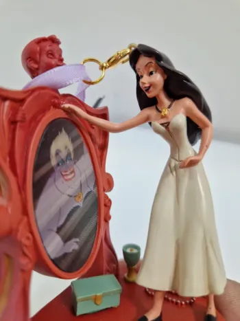 D321- figurine Sketchbook Ornament - Ursula/Vanessa