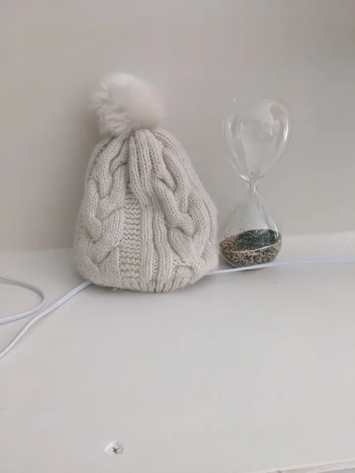 Bonnet avec pompon blanc