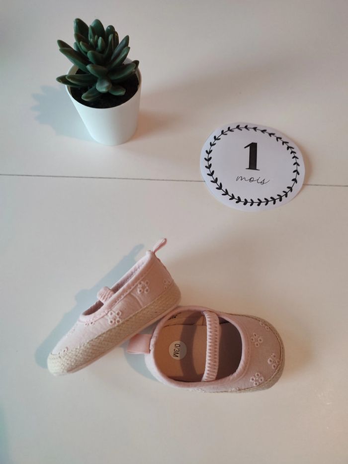 Paire de chaussures rose - photo numéro 2