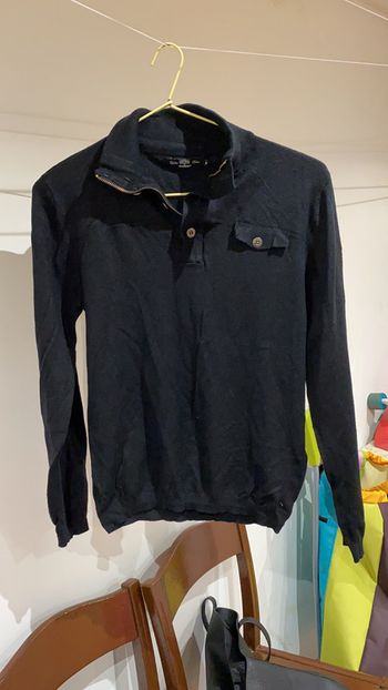 Pull noir