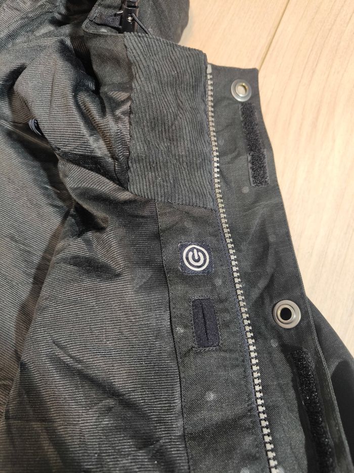 Veste the North face a capuche, taille M, noir a pois blanc, très bon état, - photo numéro 8