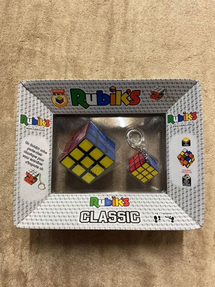 Rubik’s classique + porte clefs coffret neuf