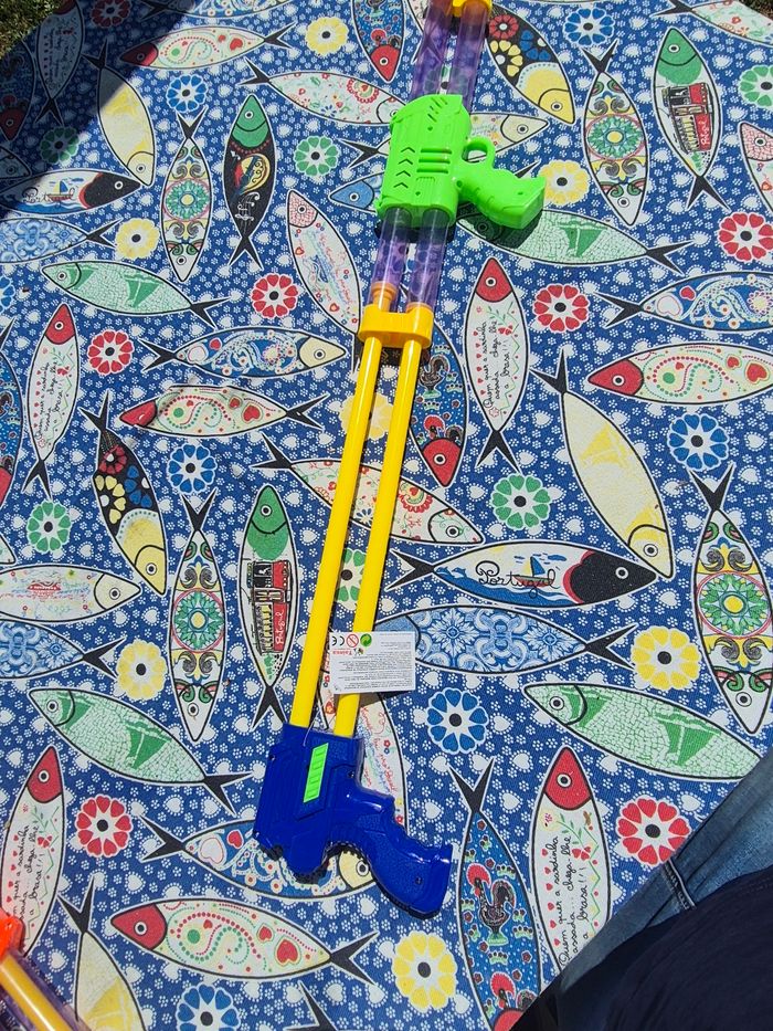 Pistolet a eau manche bleu - photo numéro 2