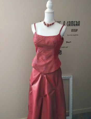 Robe de cérémonie ou de mariage chic rouge reflets or 38/40