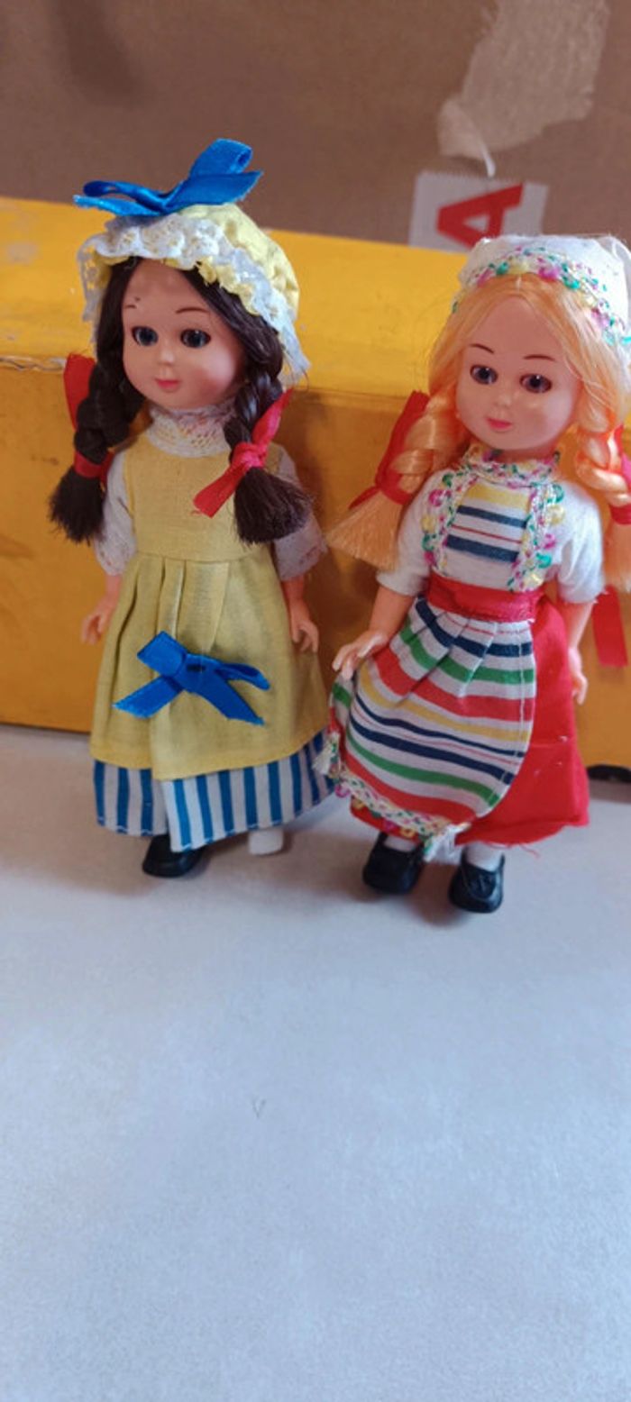 Lot 2 poupées du monde - photo numéro 2