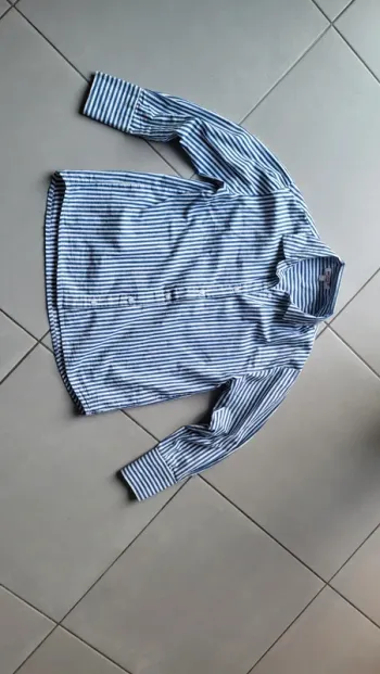 Chemise rayée bleue et blanche