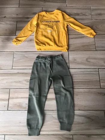Tenue 8 ans pull et pantalon