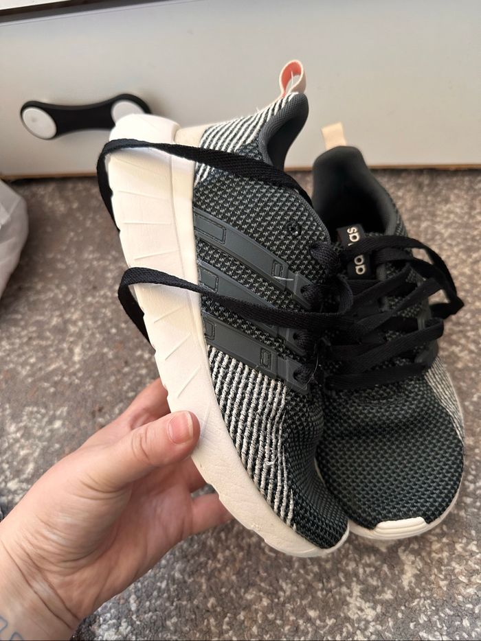 Basket Adidas Taille 37/2 - photo numéro 2