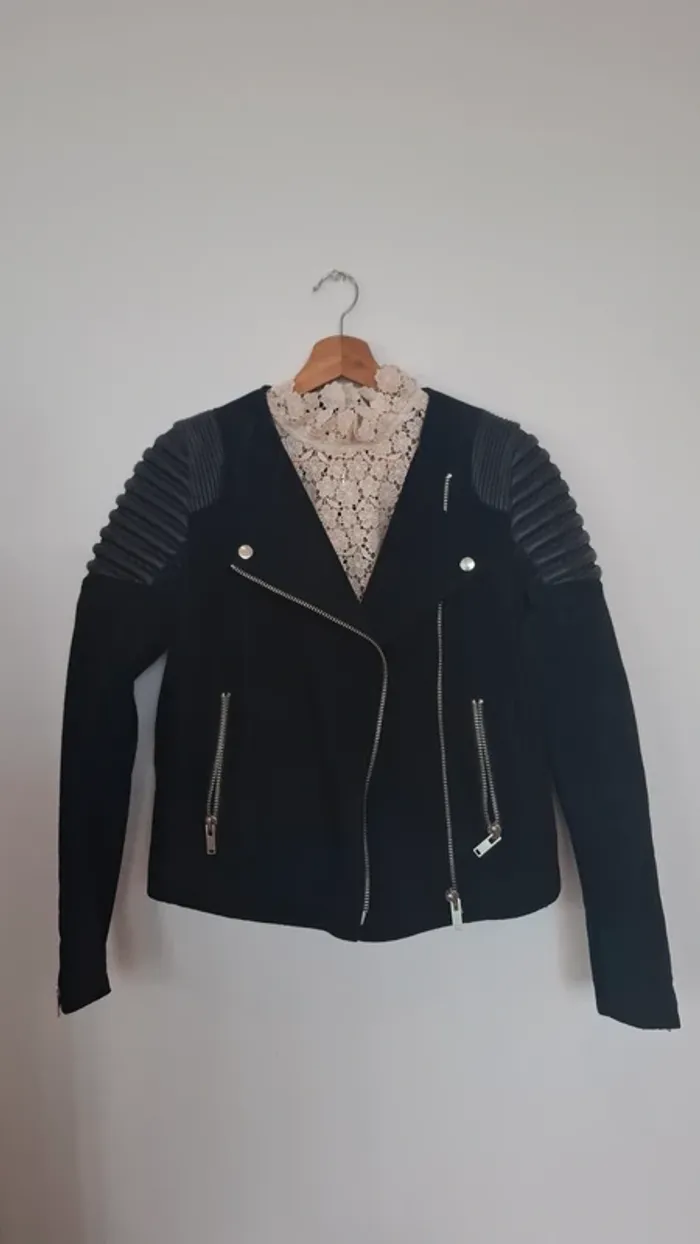 Perfecto en cuir noir style rock motard Mango Taille M Comme neuf Parfait pour la rentrée - photo numéro 2