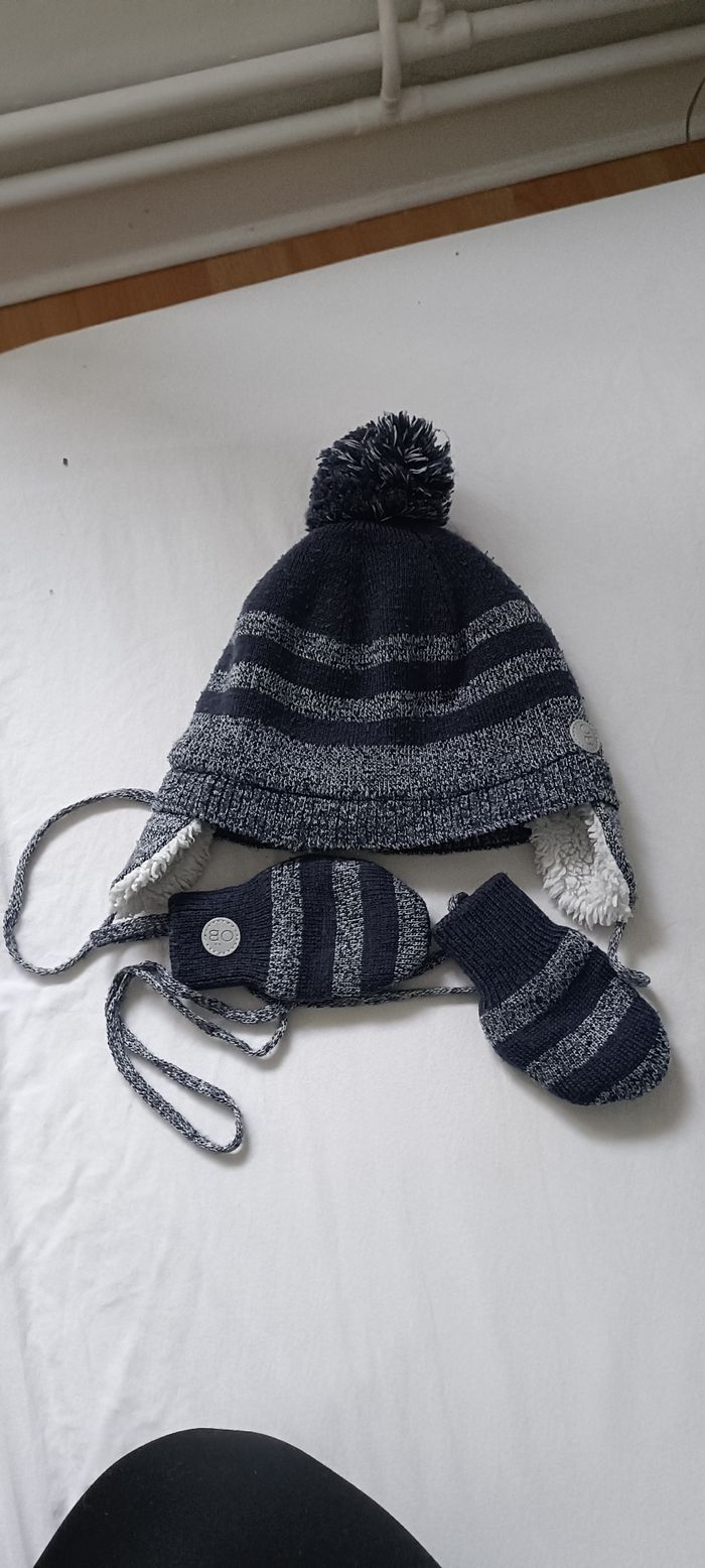 Bonnet chapka 12 mois + moufles