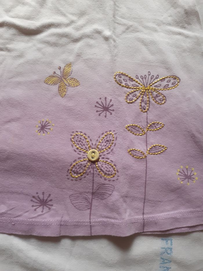 Débardeur blanc délavé lilas col jaune motif fleurs jaunes - photo numéro 2