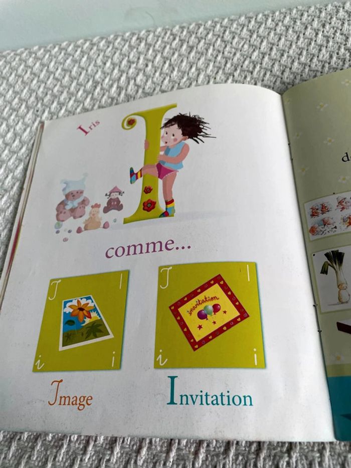 Livre "l’alphabet des filles" - photo numéro 2