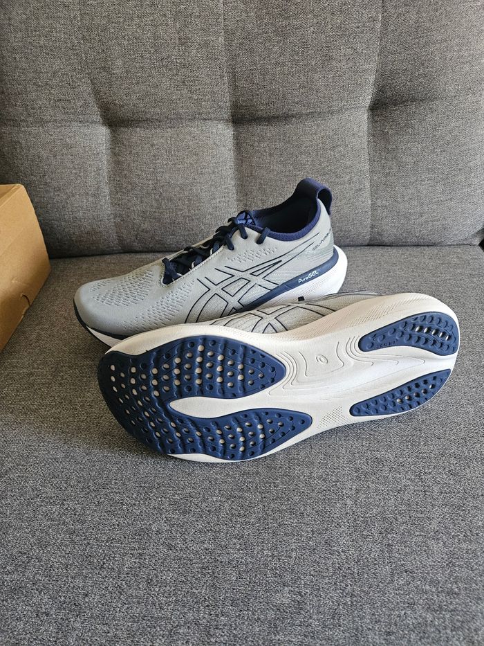 Basket asics gel nimbus 25 comme neuve
Homme
Taille 44 - photo numéro 4