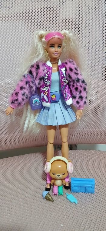 Barbie extra blonde