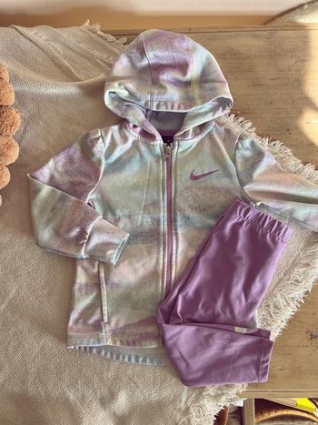 Ensemble de jogging survêtement nike violet et pastel