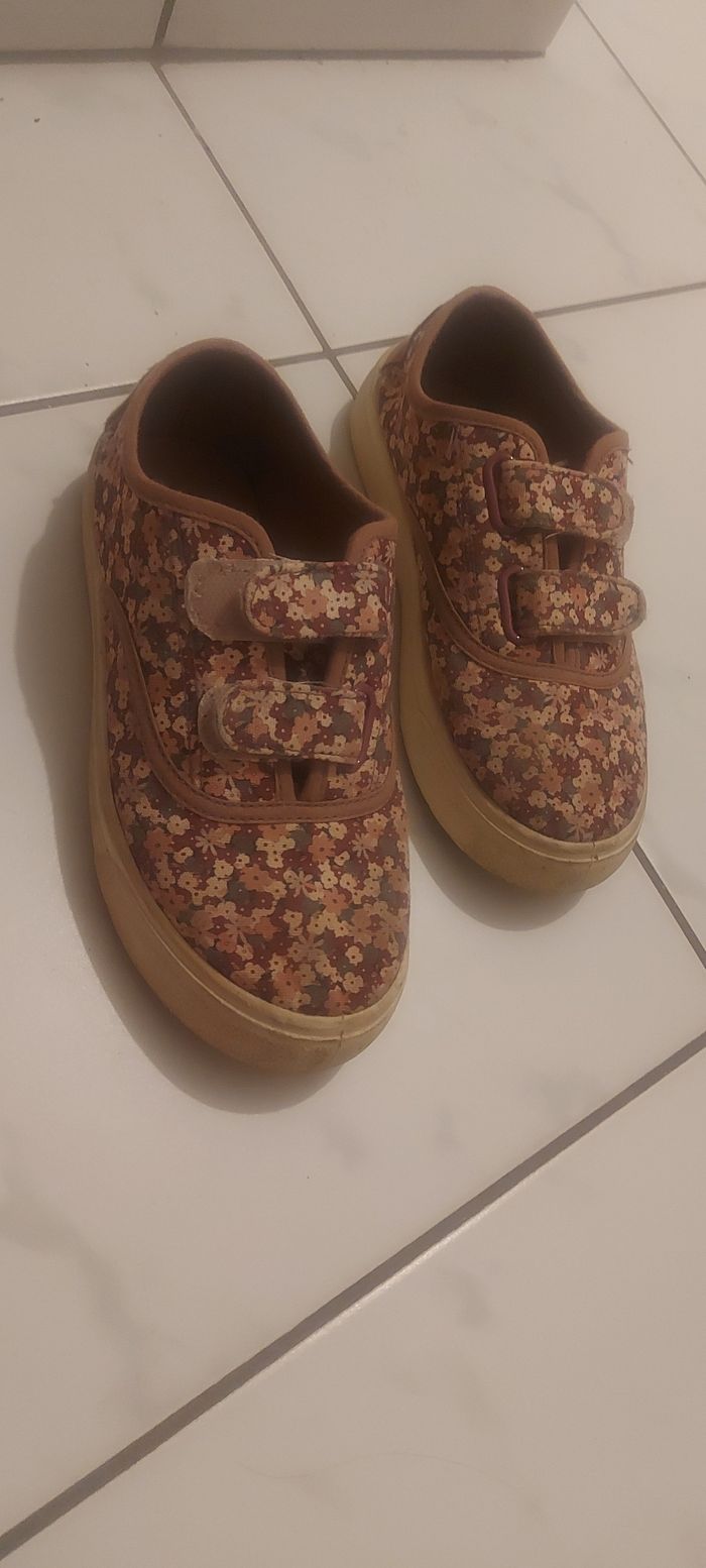 Basket fleurs scratch taille 33