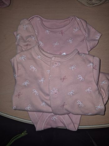 2 Bodies + 2 pyjamas assortis tailles naissance