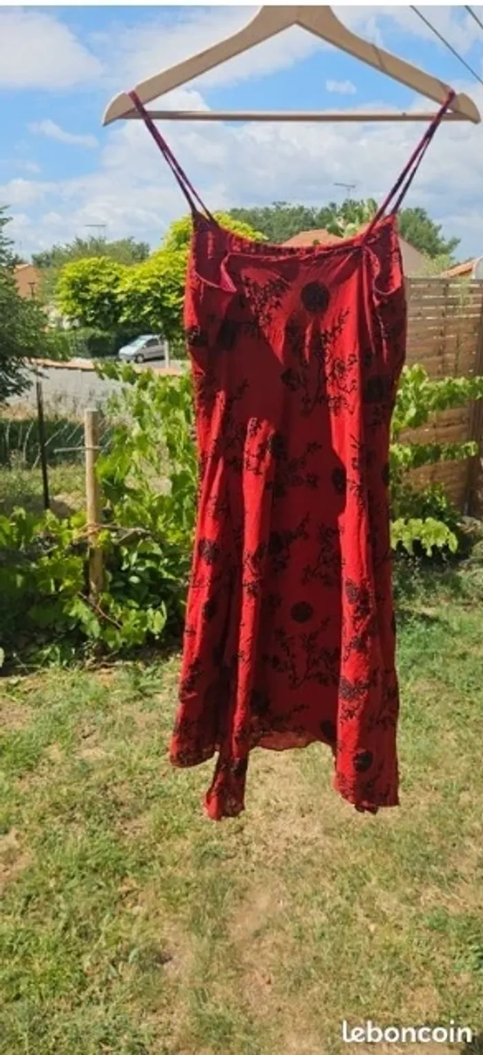 Robe rouge motif noir - photo numéro 2