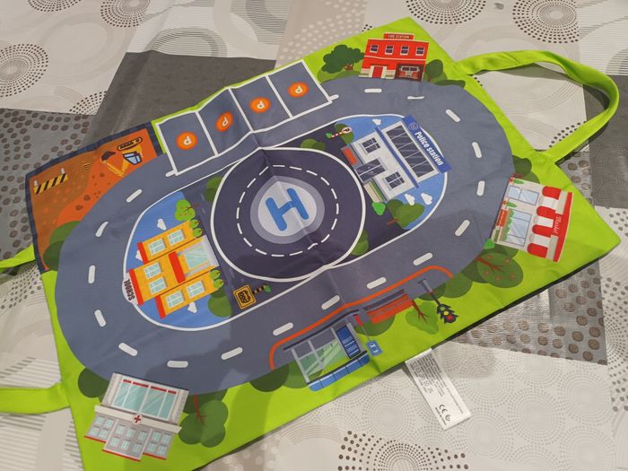 Petit sac de rangement et tapis jeu - photo numéro 2