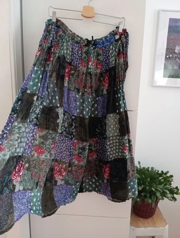 Jupe voile de coton imprimé motif patchwork multicolore