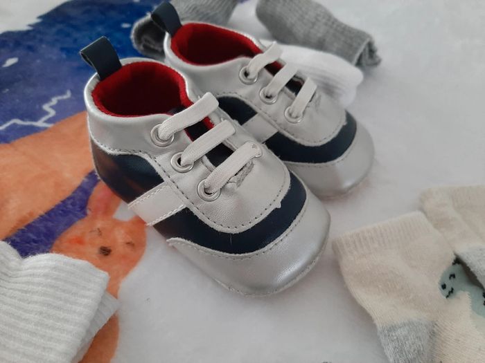 Chaussures souples et chaussettes bébé - photo numéro 3