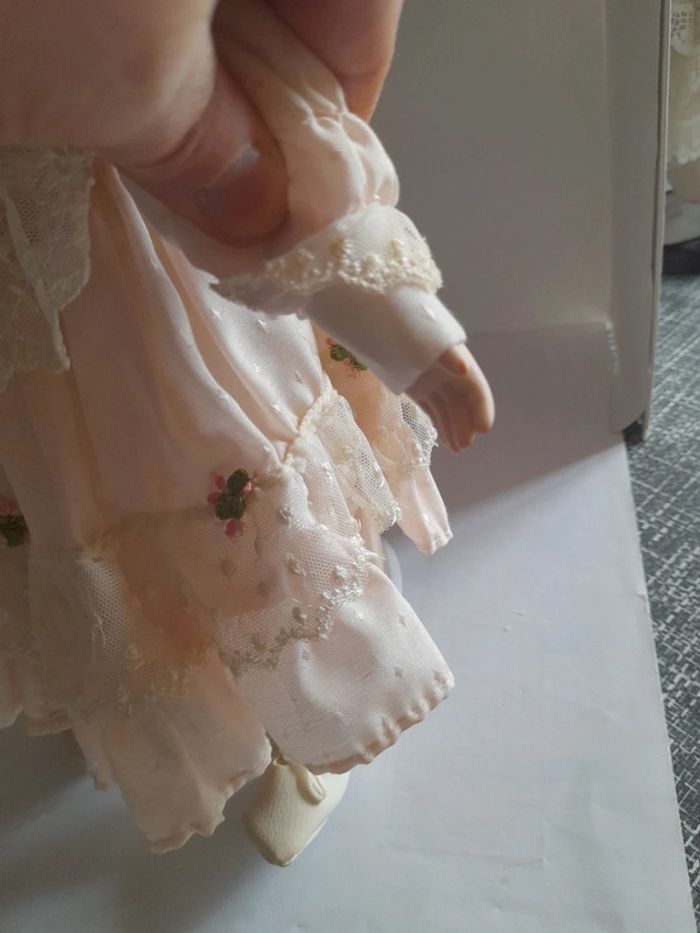 Poupée  porcelaine vintage - photo numéro 7