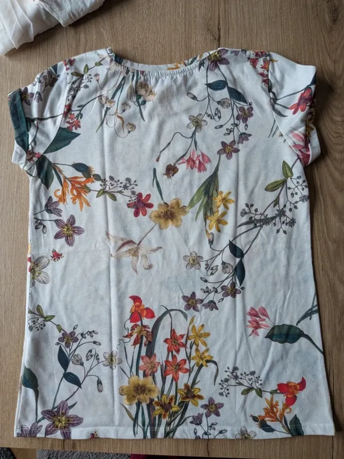 Tee shirt à fleurs - photo numéro 3
