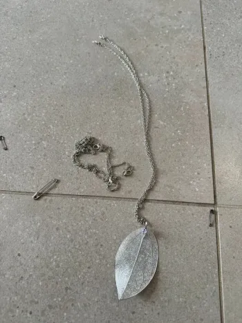 Collier argenté, très bon état