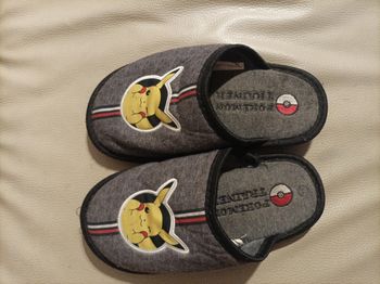 Chaussons Pikachu pokémon