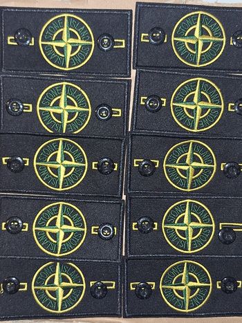 10 Patch Stone Island + 20 boutons